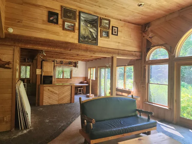 $649,000 | 192 West Deeryard Lake Road, Lutsen, MN 55612