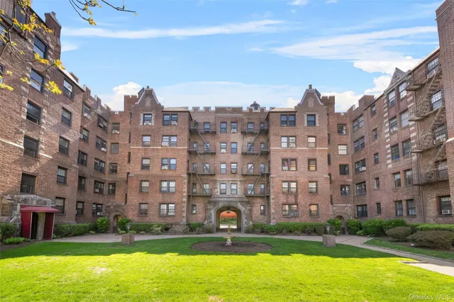 $325,000 | 23 Old Mamaroneck Road, Unit 5B, White Plains, NY 10605