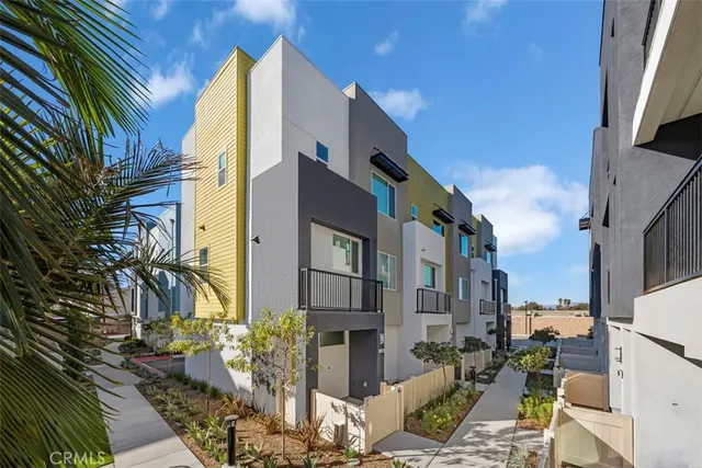 $778,880 | 1093 North Harbor Boulevard, Anaheim, CA 92801