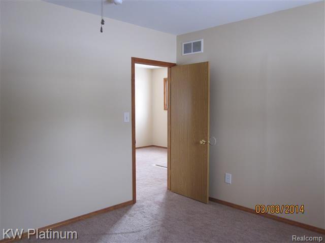 2569 Michigan Road Port Huron, MI 48060 - Photo 10 of 17 IMG_9186.jpg