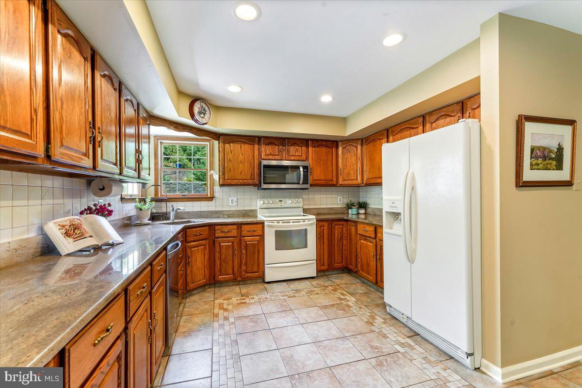 725 Beversrede Trail Kennett Square, PA 19348 - Photo 20 of 41 Large food prep area