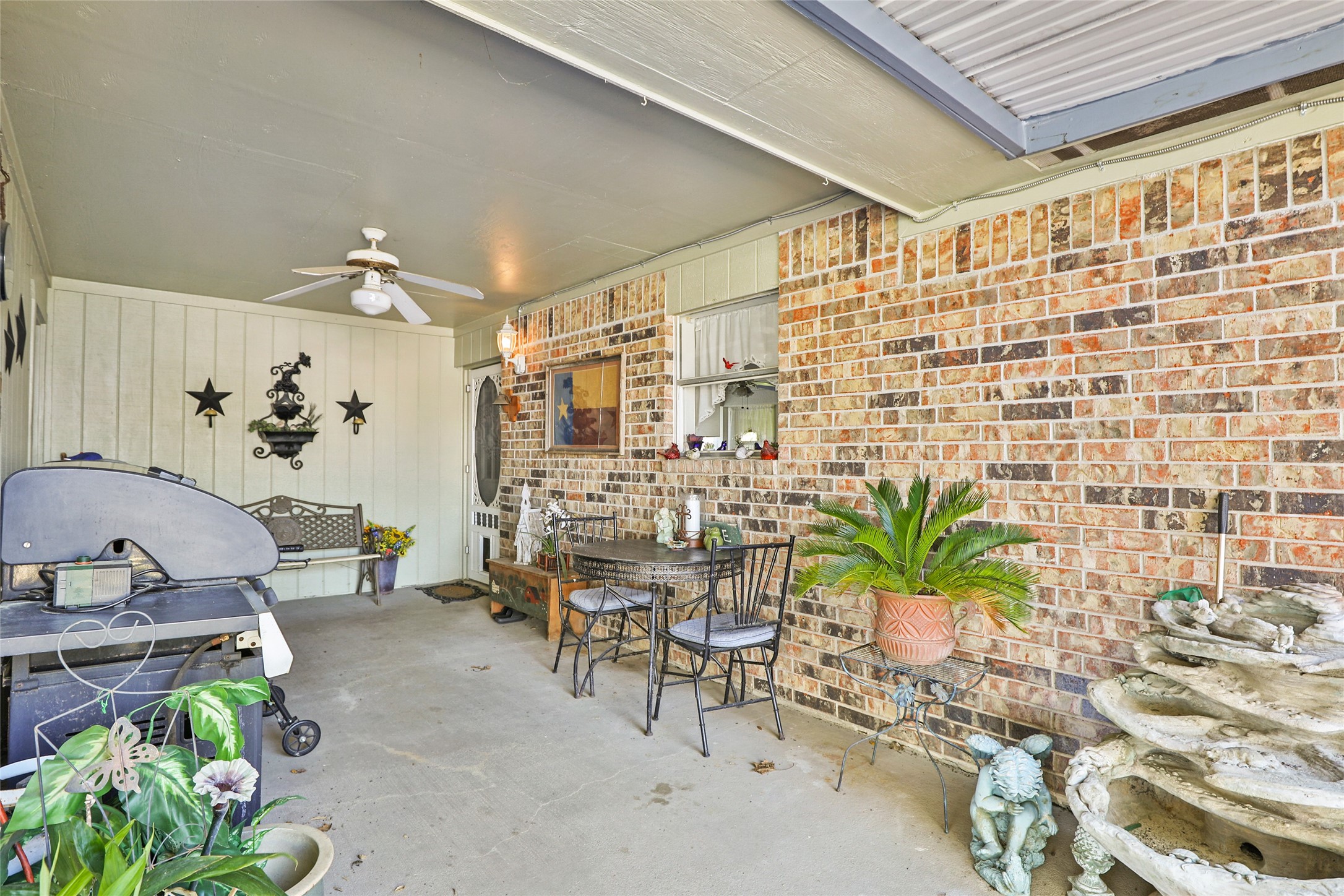 27414 Kathy Lane Magnolia, TX 77355 - Photo 39 of 41 This is the breezeway between the kitchen and the garage.