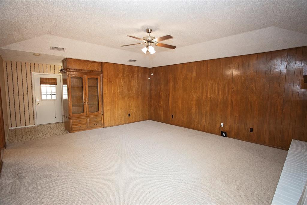 1202 Randy Drive Graham, TX 76450 - Photo 3 of 40 an empty room with closet and windows