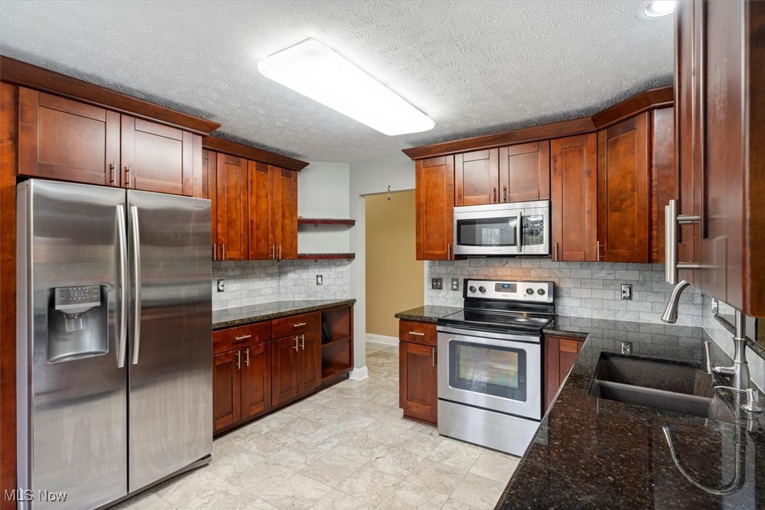 4363 Archer Road Cleveland, OH 44105 - Photo 7 of 34