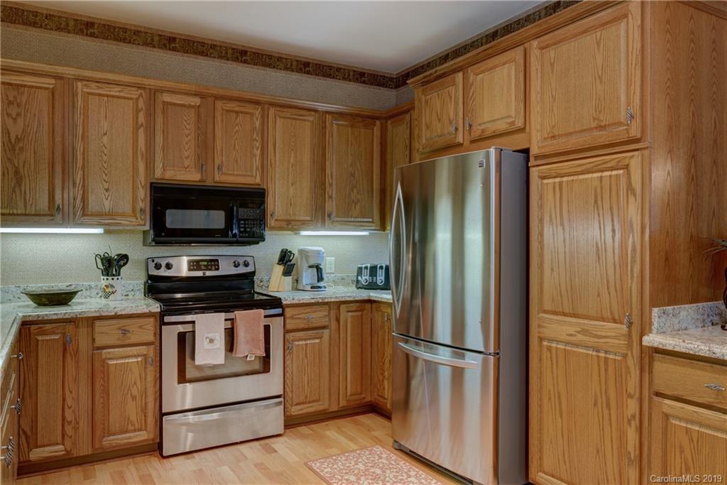 172 Rushing Spring Lane, Unit 19 Sapphire, NC 28774 - Photo 5 of 8 Gallery Image 5