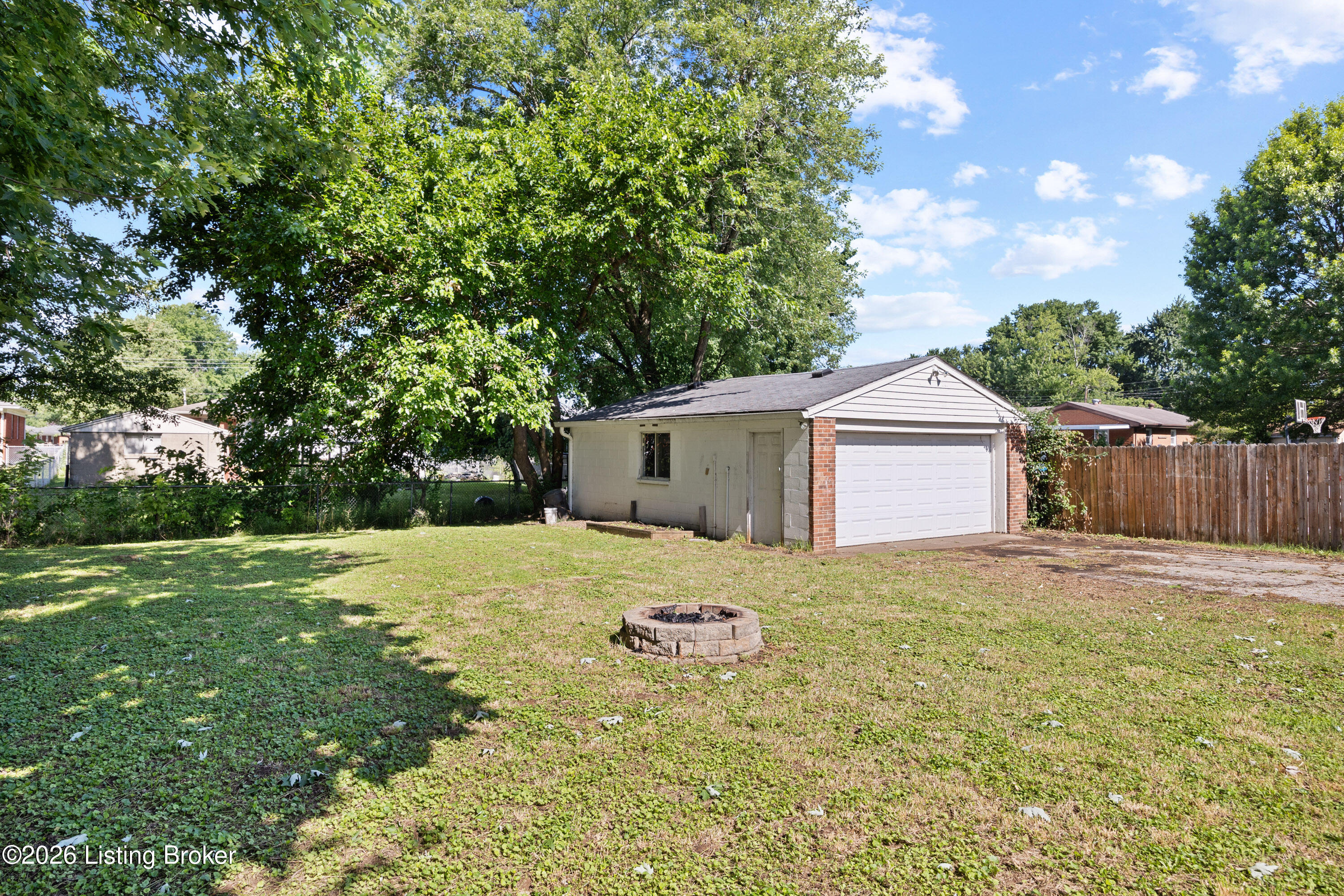 8306 Blue Lick Road Louisville, KY 40219 - Photo 20 of 23 026