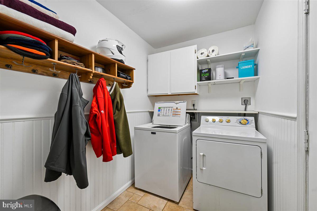 15723 Brandywine Road Dumfries, VA 22025 - Photo 14 of 39 the perfect mud room w/laundry on the main level