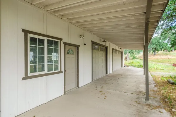 a view of a big room with an outdoor space