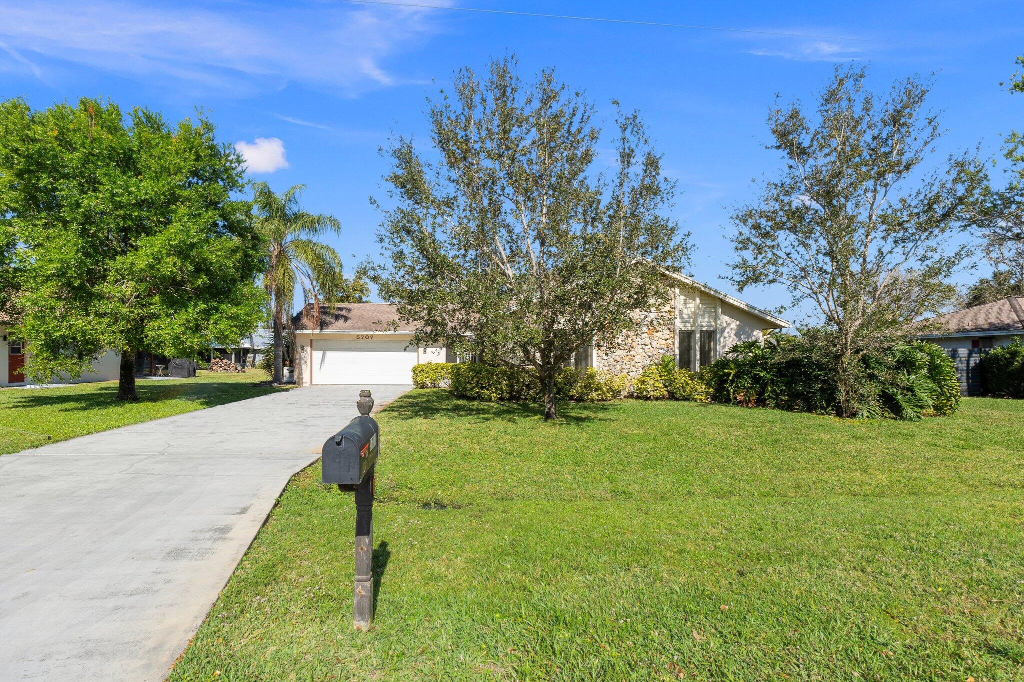 5707 Eagle Drive Fort Pierce, FL 34951 - Photo 3 of 34 1-web-or-mls-DSC00519
