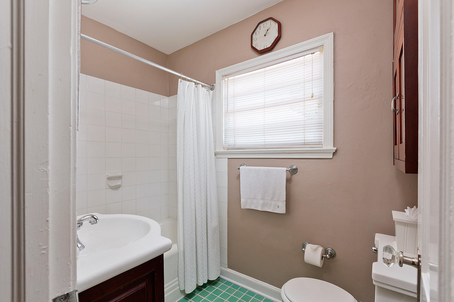333 Monceaux Road West Palm Beach, FL 33405 - Photo 21 of 24 Bathroom 2
