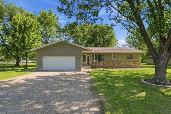 $304,900 | 312 South Driftwood Street, Royalton, MN 56373