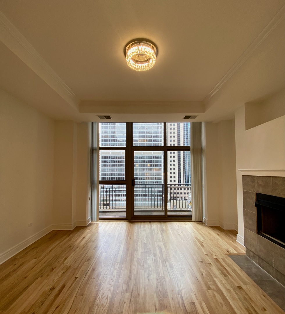 212 West Washington Street, Unit 910 Chicago, IL 60606 - Photo 2 of 24