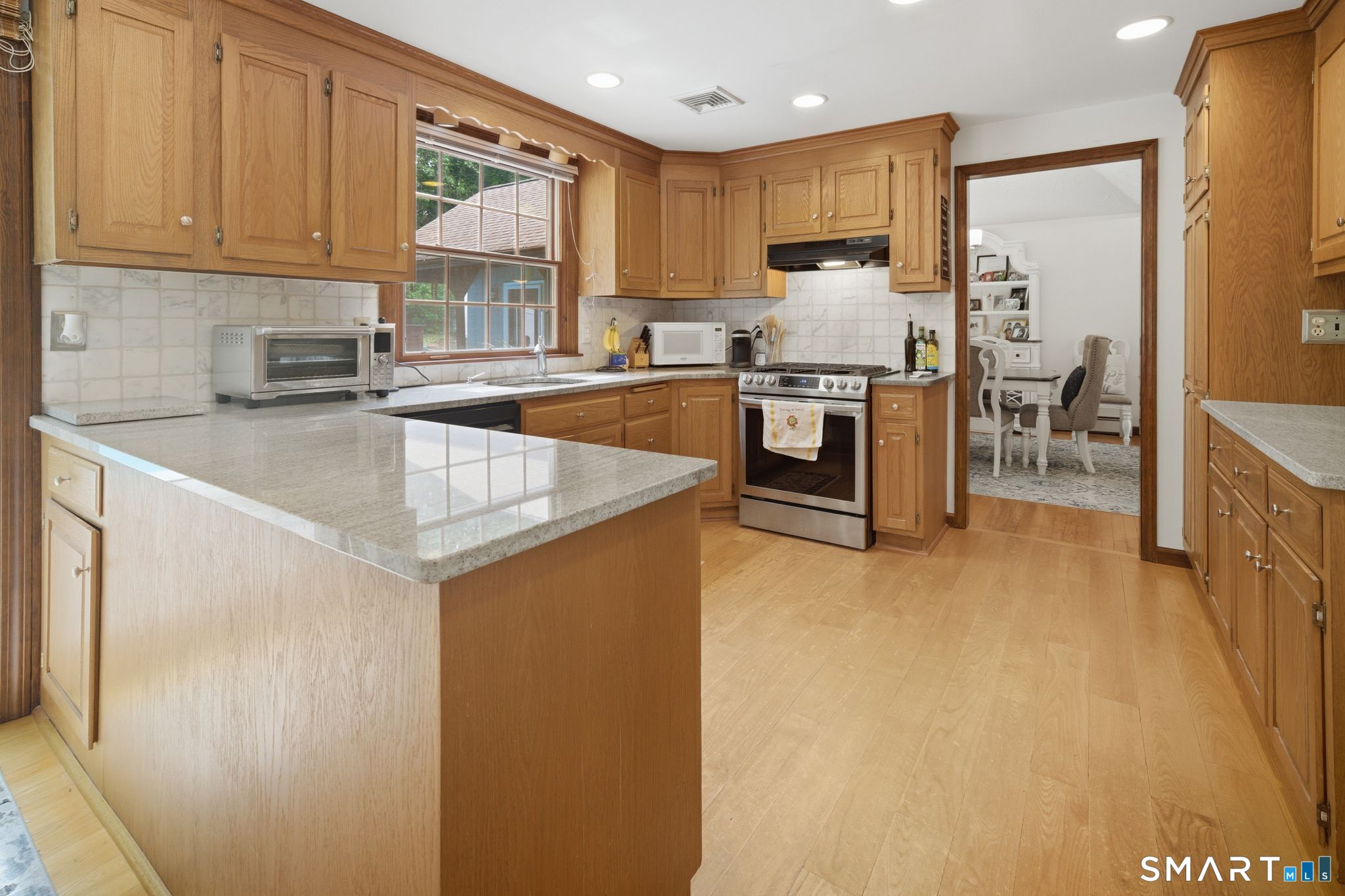 141 Founders Road Glastonbury, CT 06033 - Photo 19 of 40