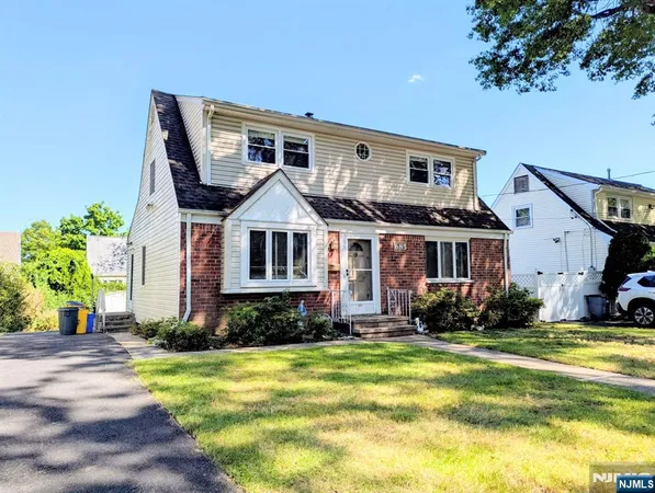 $519,000 | 685 Grant Terrace, Teaneck, NJ 07666