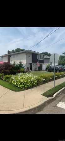 $729,000 | 169 Wyona Avenue, Lindenhurst, NY 11757