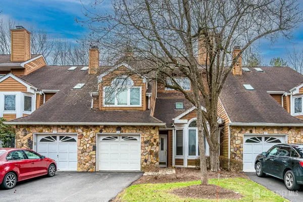 $770,000 | 36 Ravenswood Court, Edison, NJ 08820
