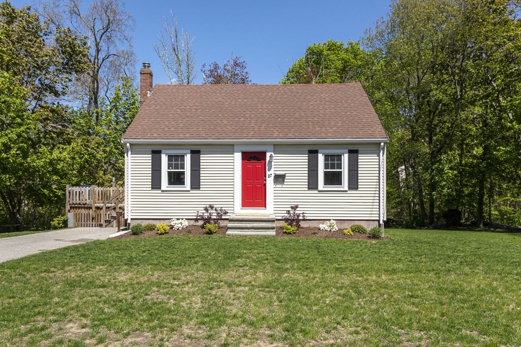 27 Red Jacket Road Weymouth, MA 02190 - Photo 1 of 28