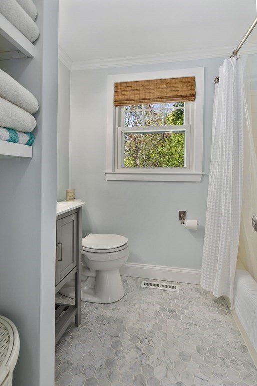 27 Red Jacket Road Weymouth, MA 02190 - Photo 16 of 28