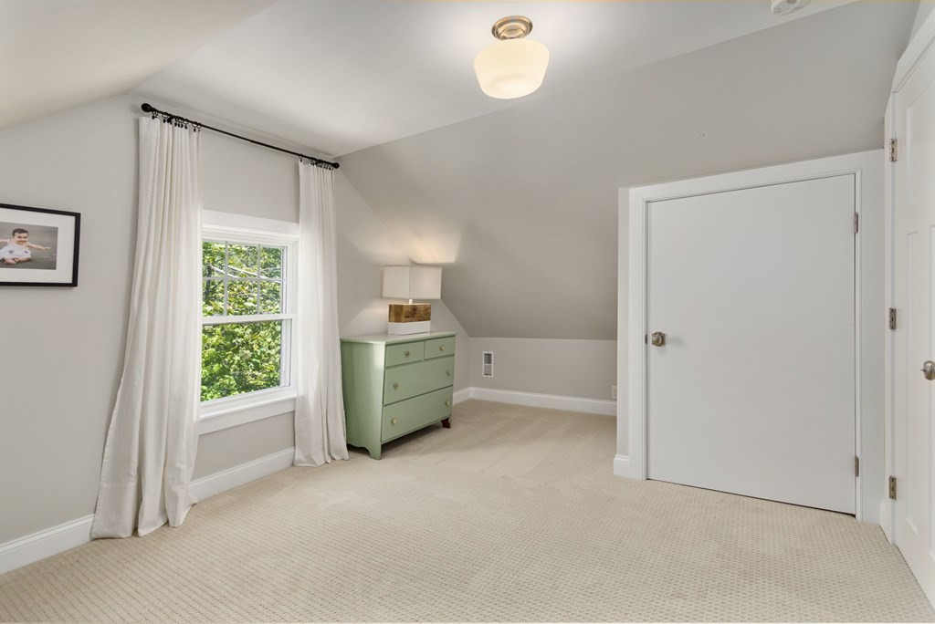 27 Red Jacket Road Weymouth, MA 02190 - Photo 18 of 28