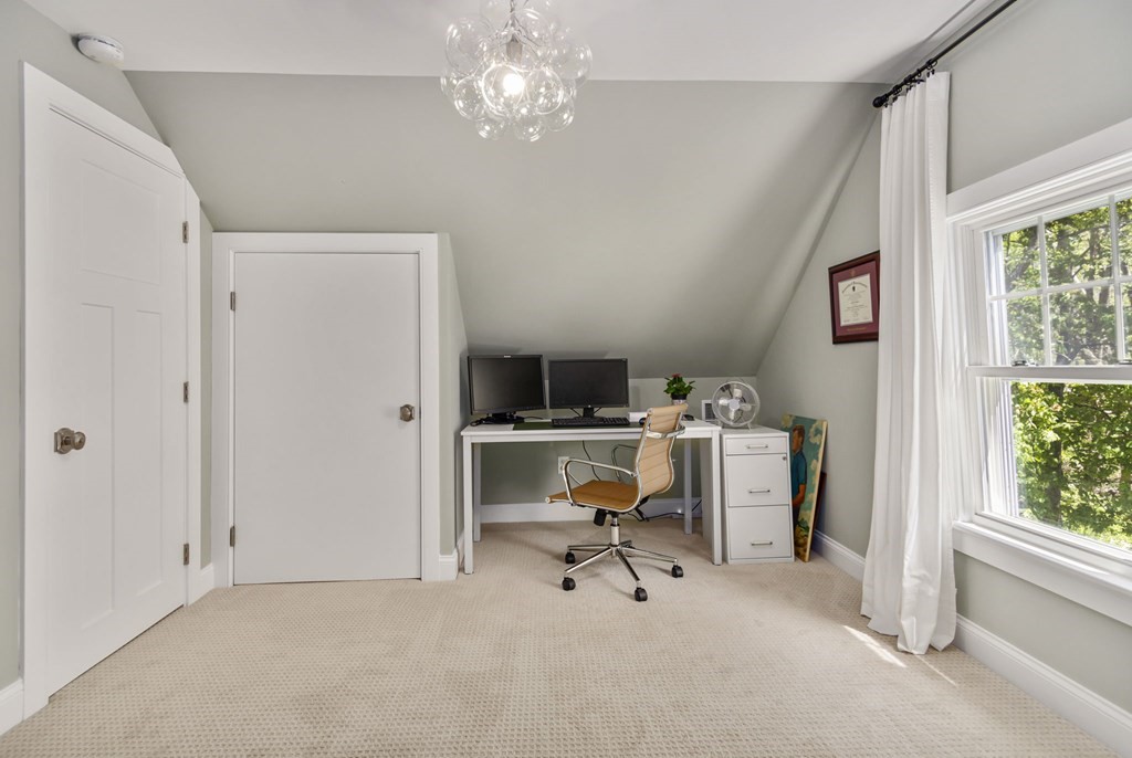27 Red Jacket Road Weymouth, MA 02190 - Photo 21 of 28