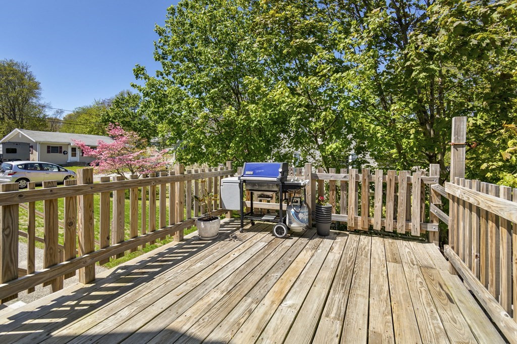 27 Red Jacket Road Weymouth, MA 02190 - Photo 25 of 28