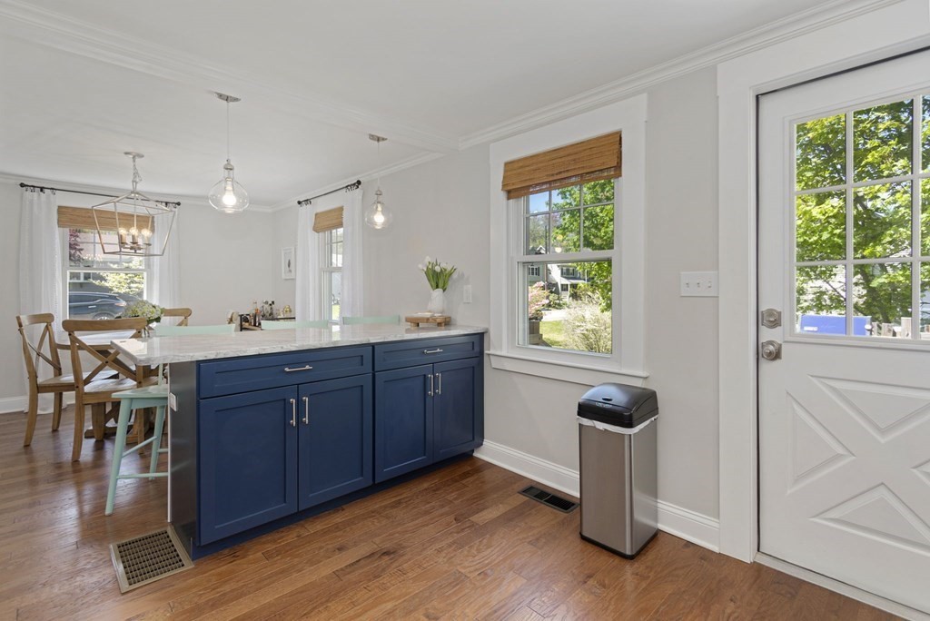 27 Red Jacket Road Weymouth, MA 02190 - Photo 7 of 28