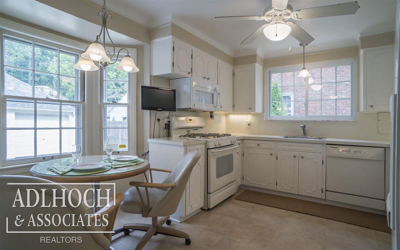 272 Merriweather Road Grosse Pointe Farms, MI 48236 - Photo 2 of 18