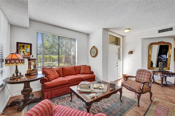 $3,200 | 1025 Northwest 105th Way, Unit B141, Plantation, FL 33322