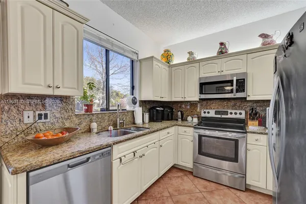 $3,200 | 1025 Northwest 105th Way, Unit B141, Plantation, FL 33322