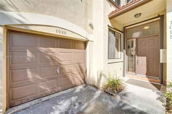 $3,200 | 1025 Northwest 105th Way, Unit B141, Plantation, FL 33322