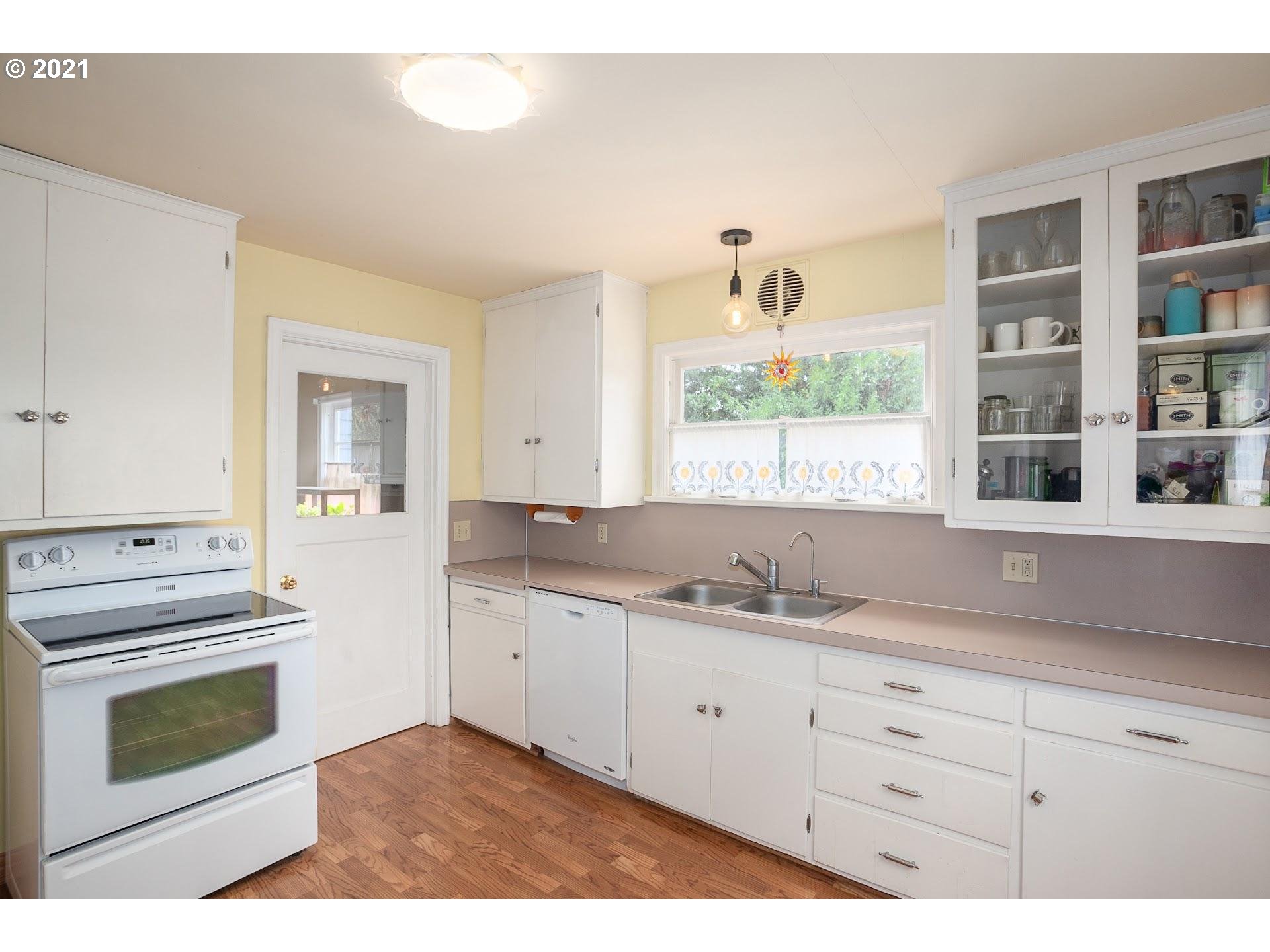 7770 Southwest Oleson Road Portland, OR 97223 - Photo 6 of 29 Gallery Image 6