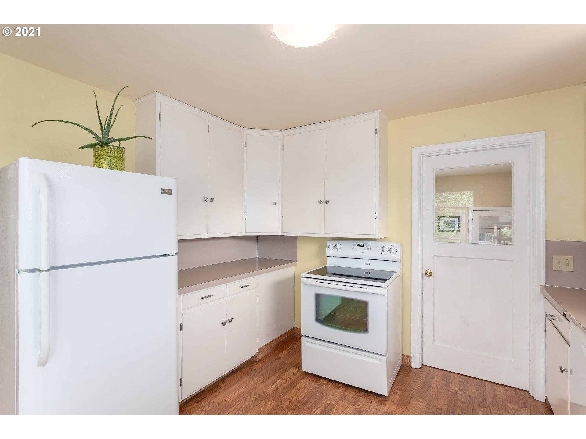 7770 Southwest Oleson Road Portland, OR 97223 - Photo 7 of 29 Gallery Image 7