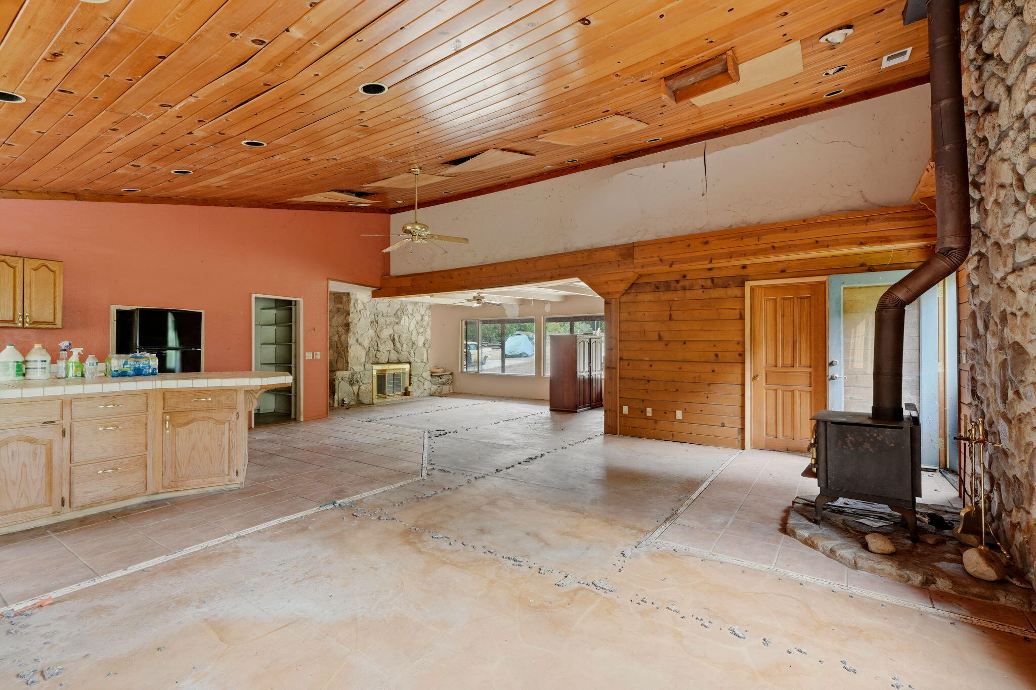 44065 South Fork Drive Three Rivers, CA 93271 - Photo 12 of 33 a view of a livingroom with furniture