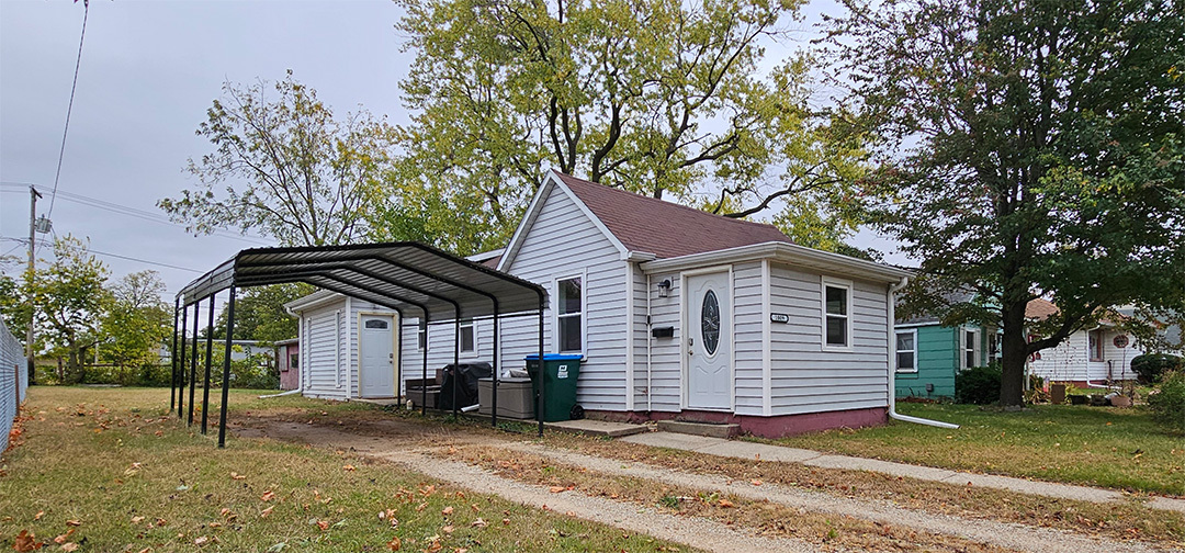 1009 8th Avenue Rock Falls, IL 61071 - Photo 1 of 16 a view of a house with a yard
