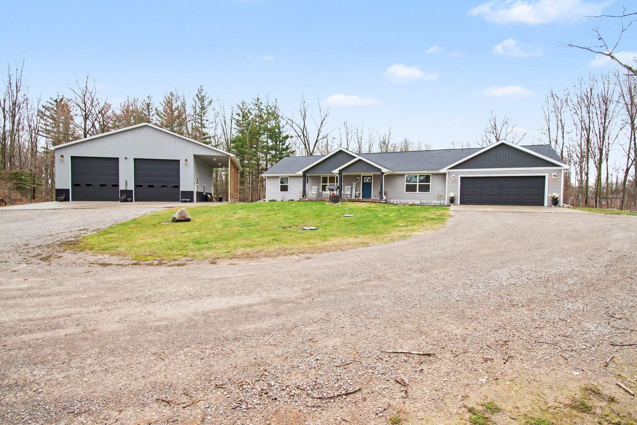 1641 Kaiser Tower Road Pinconning, MI 48650 - Photo 2 of 39