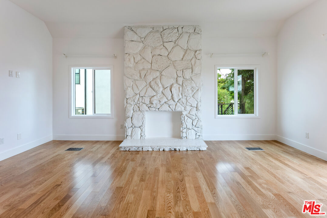 1253 South Rimpau Boulevard Los Angeles, CA 90019 - Photo 48 of 71 a view of empty room with wooden floor and fan