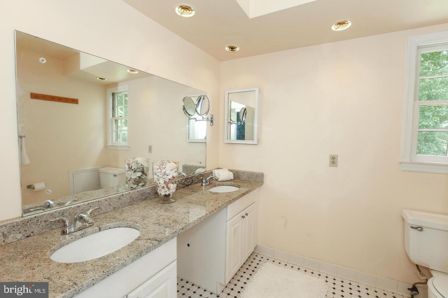 8712 Seven Locks Road Bethesda, MD 20817 - Photo 9 of 10