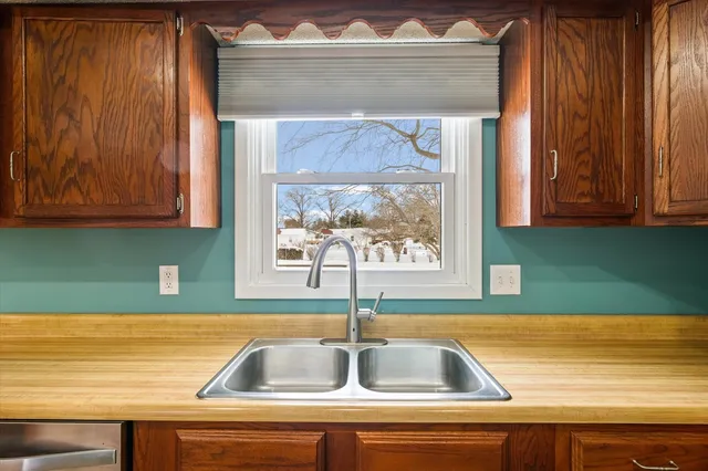 a close view of sink and tap