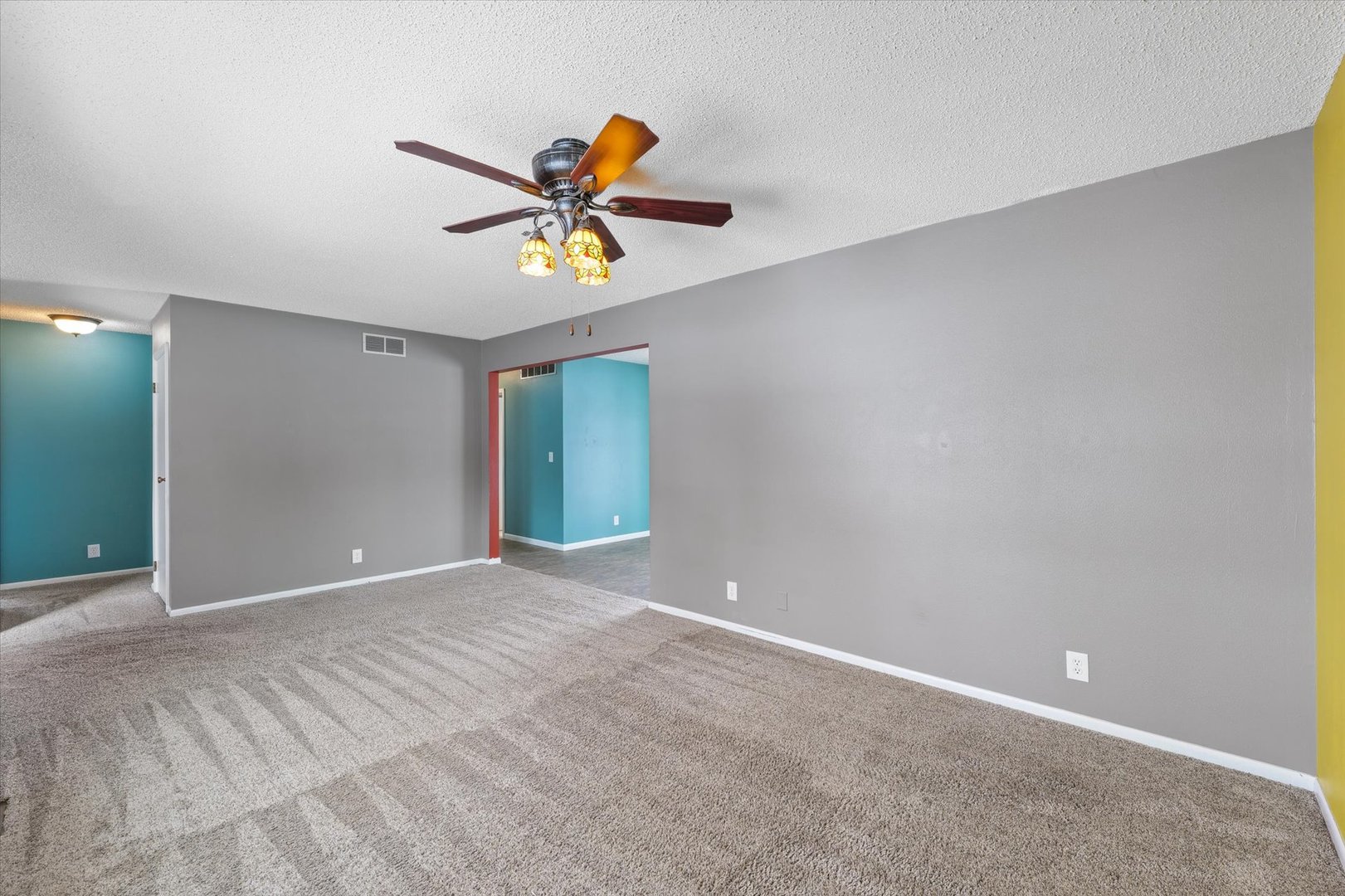 302 North Jackson Street Philo, IL 61864 - Photo 5 of 29