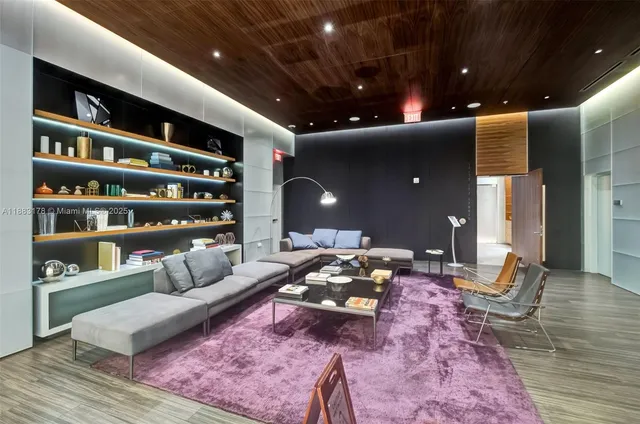 $1,500,000 | 88 Southwest 7th Street, Unit 2402, Miami, FL 33130