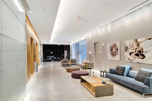 $1,500,000 | 88 Southwest 7th Street, Unit 2402, Miami, FL 33130