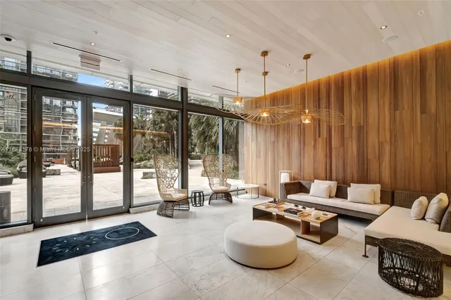 $1,500,000 | 88 Southwest 7th Street, Unit 2402, Miami, FL 33130