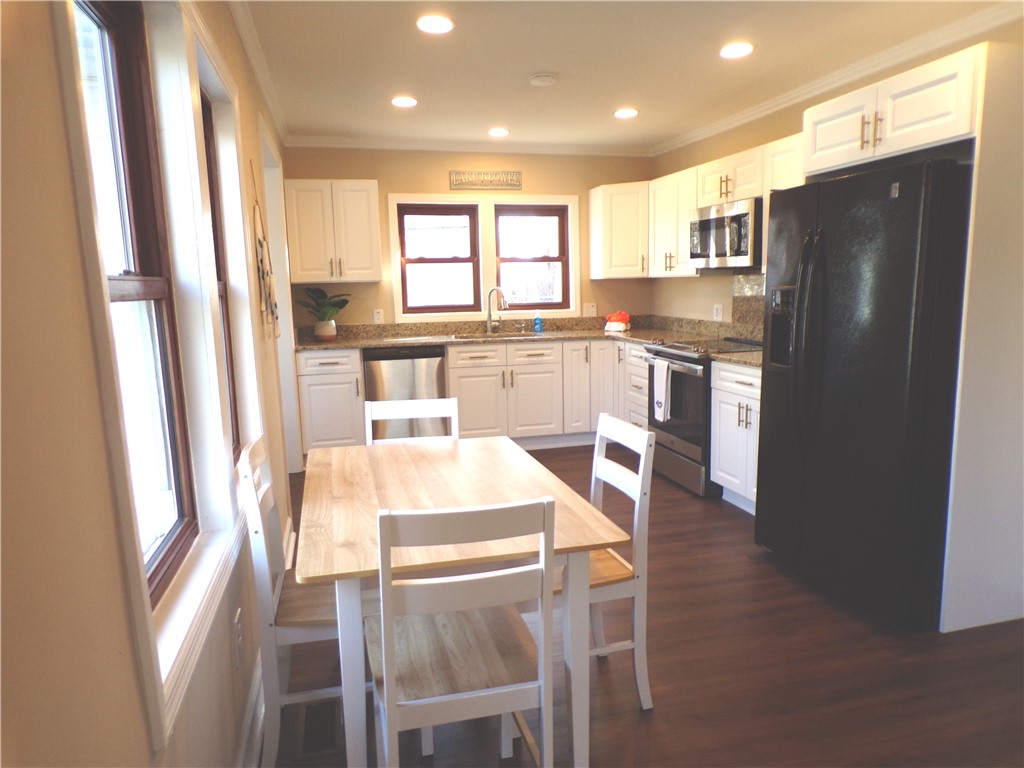 204 Old Salem Road Seneca, SC 29672 - Photo 8 of 28 This spacious kitchen offers ample room for culinary pursuits and casual dining.