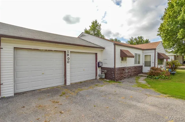 $119,900 | 1900 North 17th Street, Belleville, IL 62226