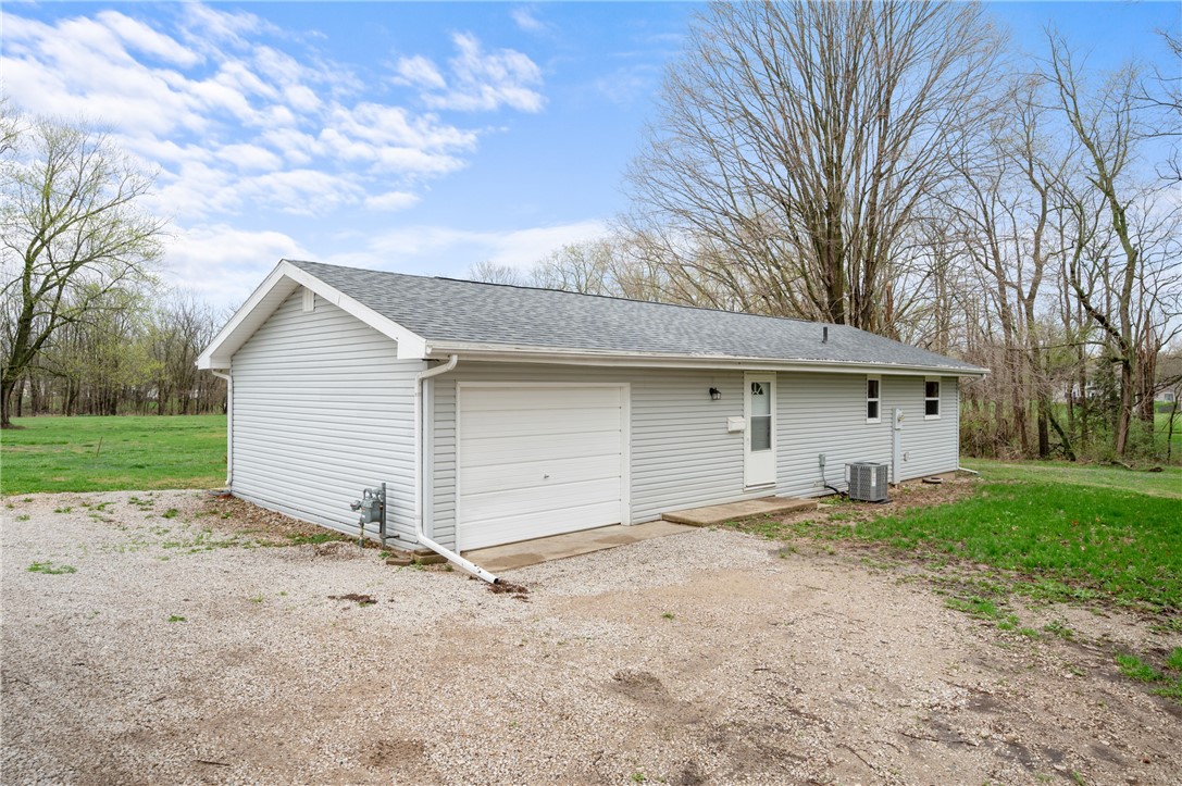 607 South Walnut Street Georgetown, IL 61846 - Photo 22 of 29