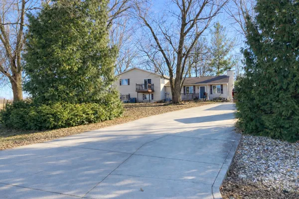 $288,000 | 602 North 29th Road, LaSalle, IL 61301
