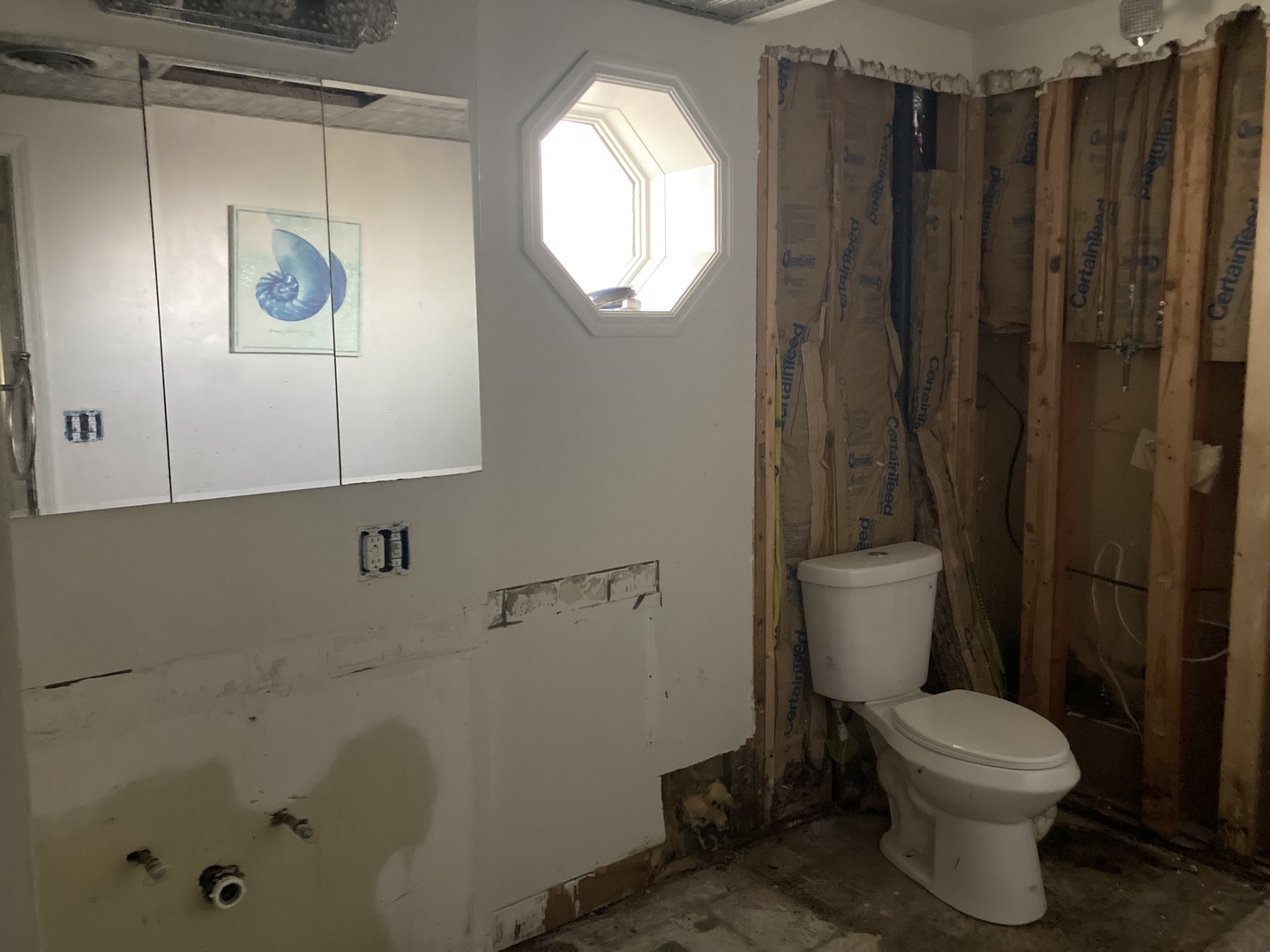 602 North 29th Road LaSalle, IL 61301 - Photo 23 of 28 a bathroom with a toilet and a shower