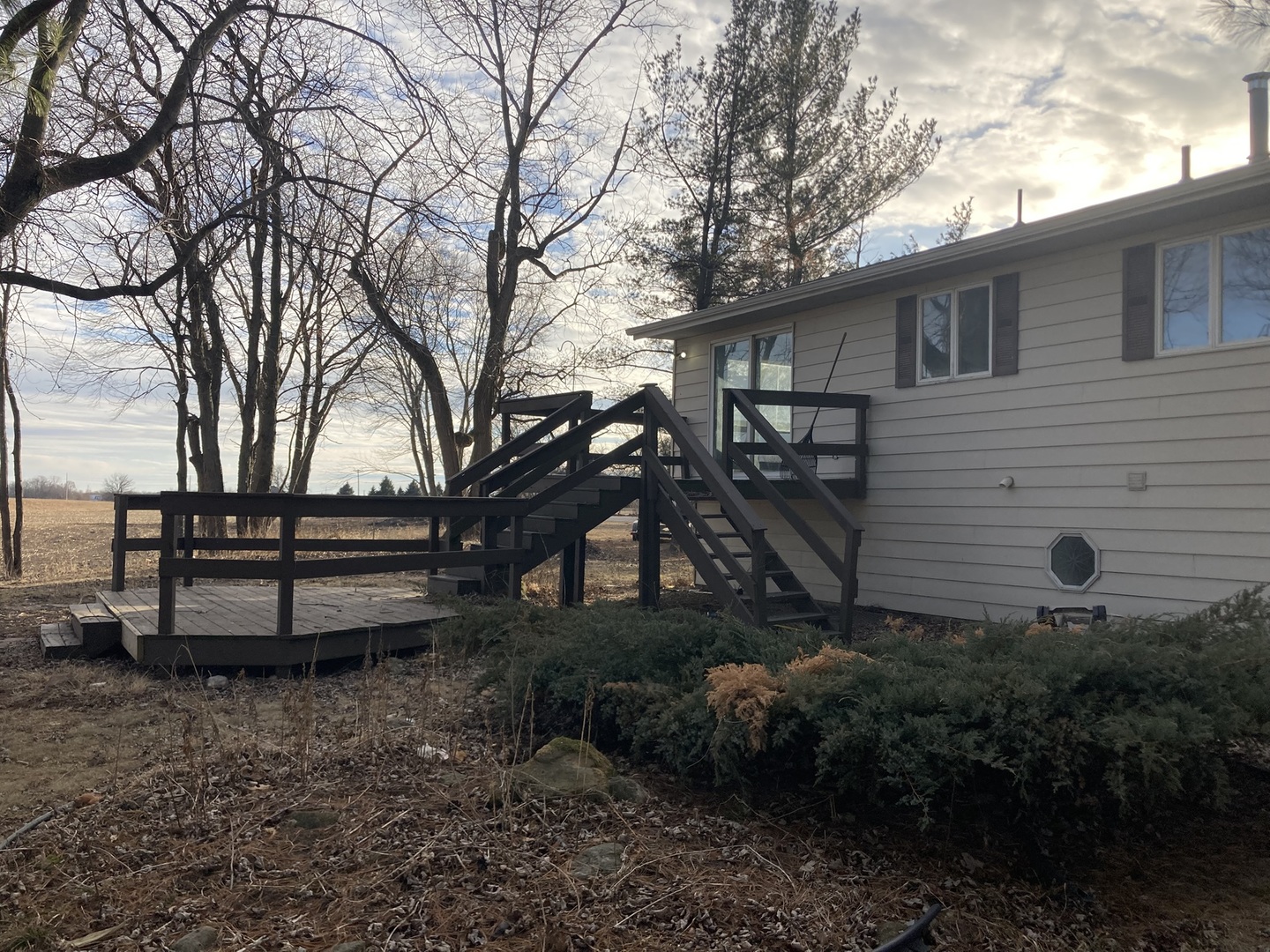 602 North 29th Road LaSalle, IL 61301 - Photo 6 of 28 a backyard of a house with wooden fence and large trees
