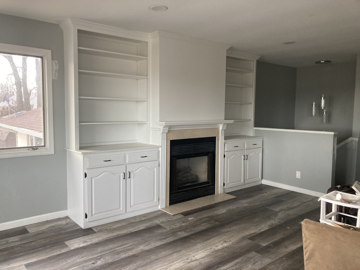 602 North 29th Road LaSalle, IL 61301 - Photo 9 of 28 a view of a livingroom with wooden floor and a fireplace