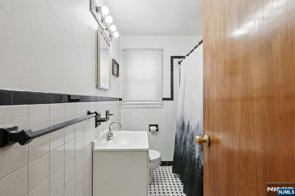 86 Kakeout Road Butler, NJ 07405 - Photo 21 of 44